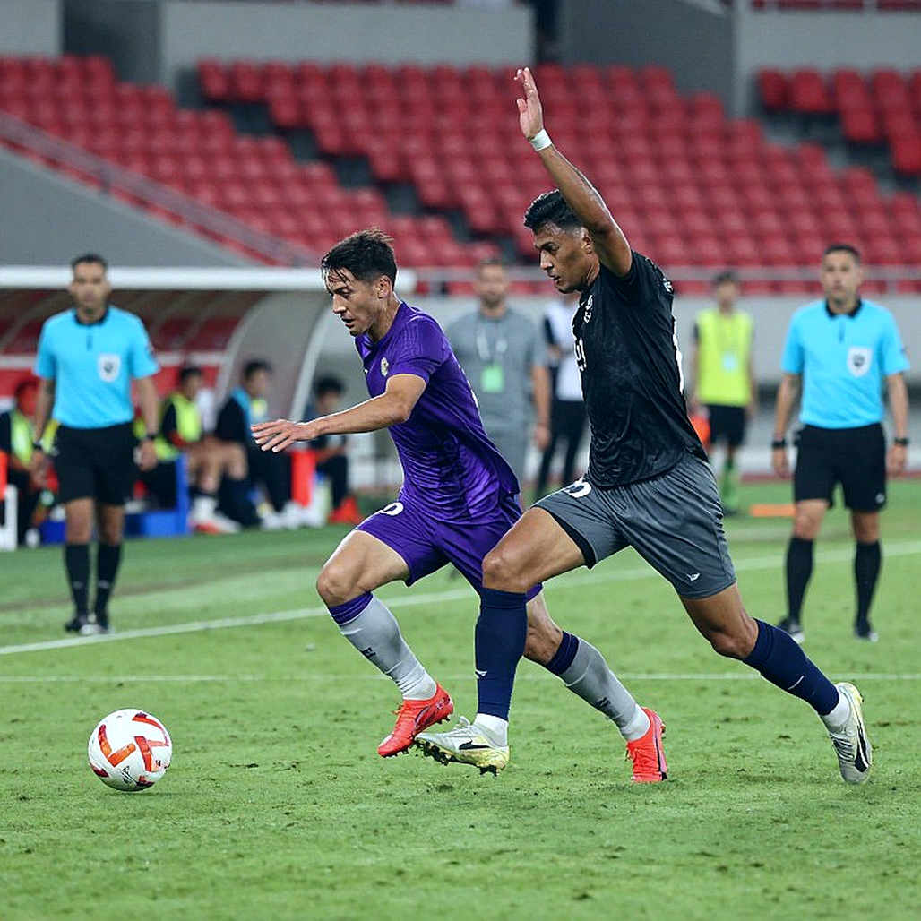 Huỳnh Tấn Sinh đá hai nhịp vào chân Đình Bắc: Chiến thắng 3-0 của Công An Hà Nội và bài toán kỷ luật của bóng đá Việt
