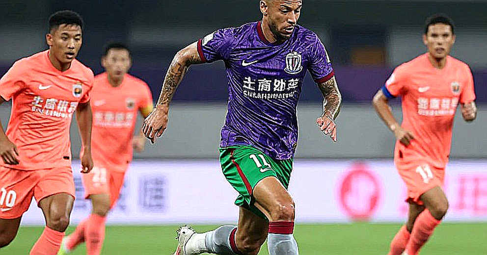 Một đôi chân, một mùa giải: Nam Định, Nguyễn Xuân Son và cấu trúc mong manh của V.League Một đôi chân, một mùa giải: Nam Định, Nguyễn Xuân Son và cấu trúc mong manh của V.League