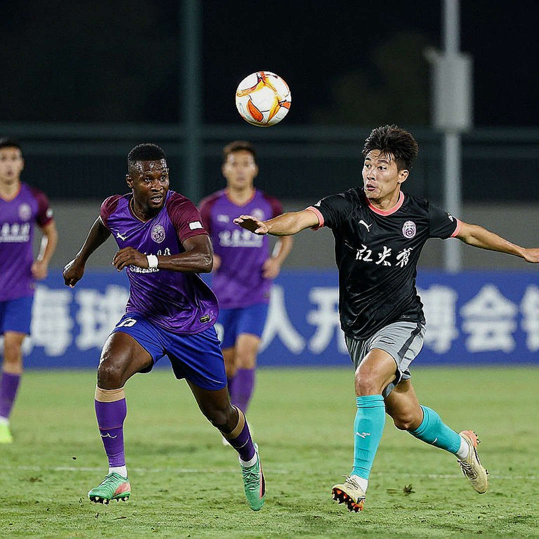 Phút 60 ở V.League 1: Hình học của sự sụp đổ nằm ở lớp không gian thứ hai