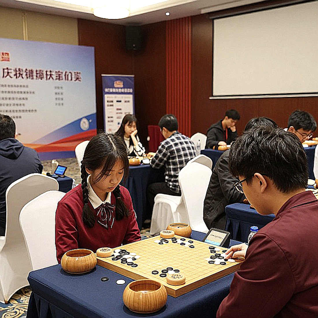 King's Indian Mar del Plata: nước 9...a5 và khoảng trống dữ liệu sau một đĩa lý thuyết khai cuộc