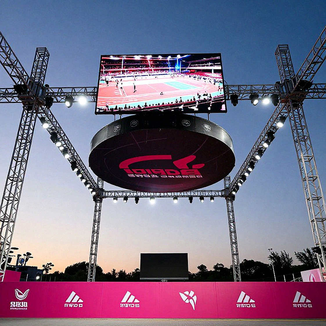 Hồng Lệ 2:50:41, Anh Khôi 2:29:58: Kỷ lục đường đua Marathon Hà Nội Techcombank mùa 5 và khoảng cách 40 phút với thế giới