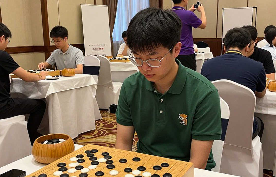 Niềm an ủi kỳ lạ của mê tín: nước 5.e5 và nghệ thuật đánh vào trí nhớ đối thủ