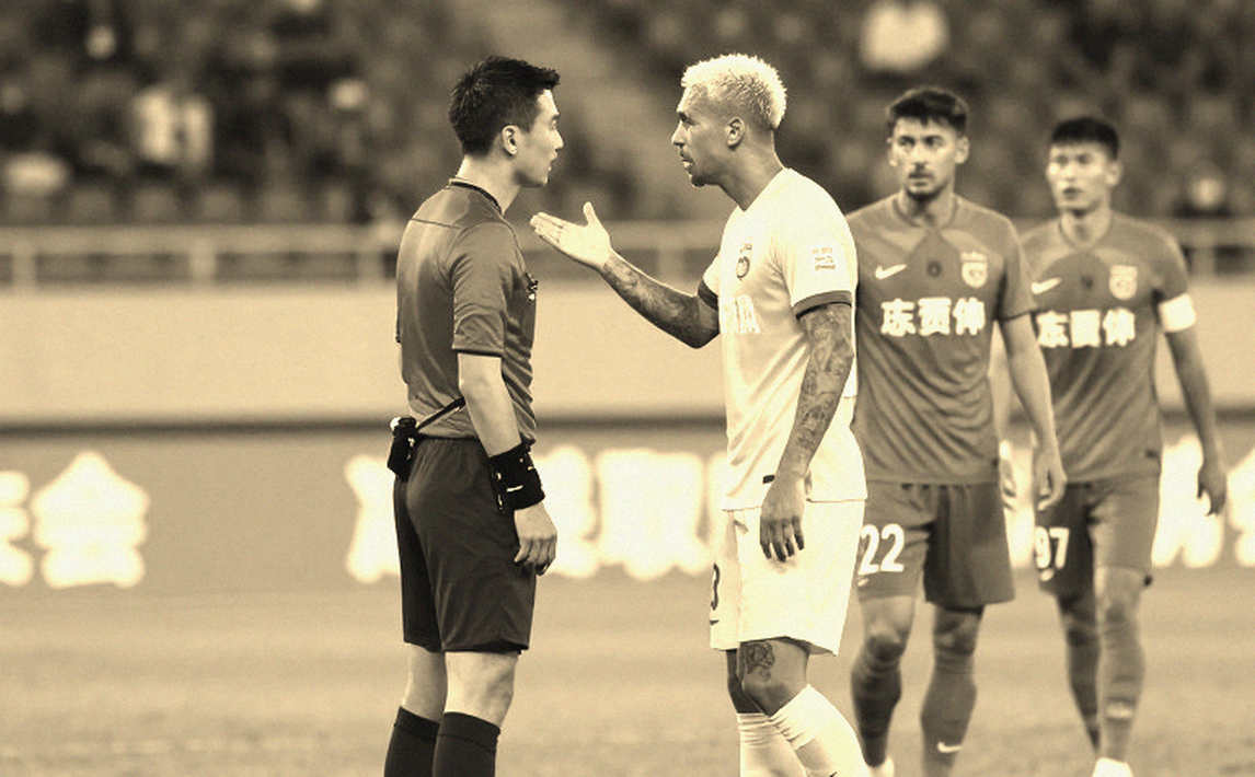 Người mẫu không bóng: khi AC Milan bước lên sàn diễn