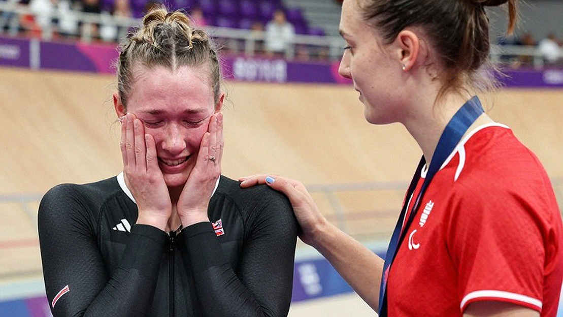 21-5, 21-11 trong 23 phút: Khi hệ quy chiếu của Mahoor Shahzad không còn đủ rộng