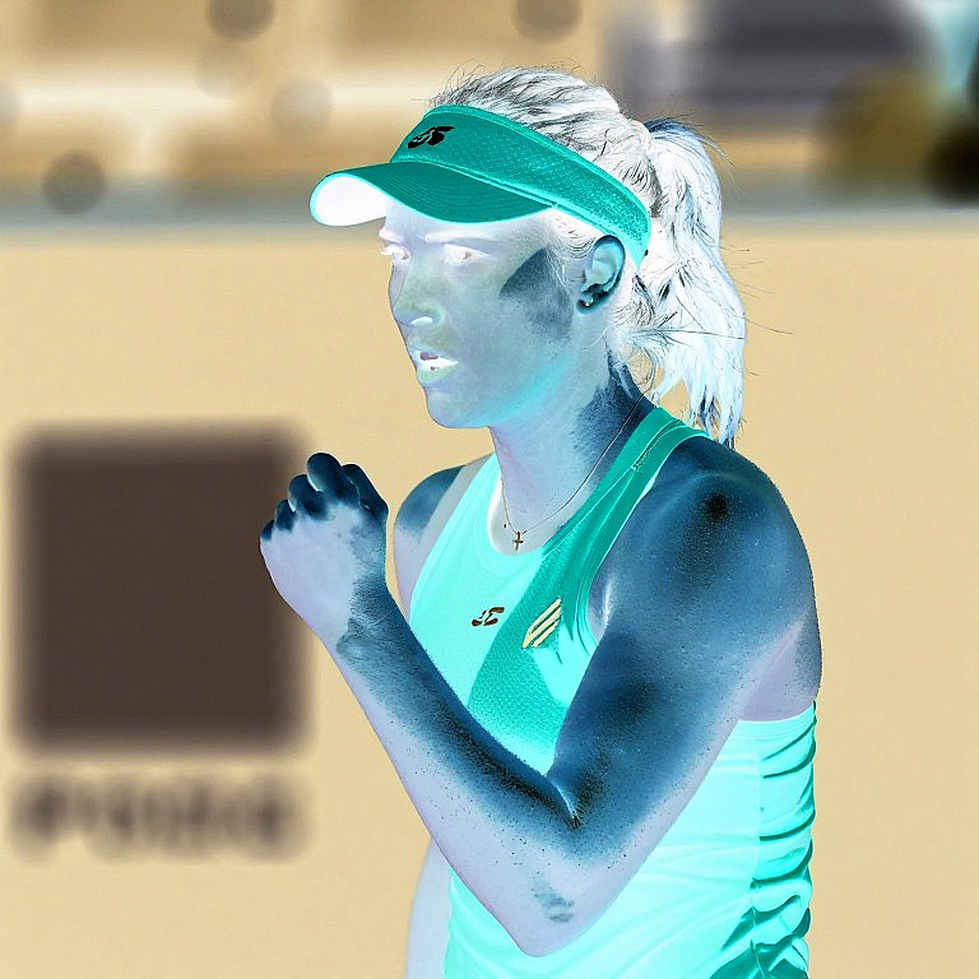 64 phút ở Osaka: Siniakova, chuỗi 10 game và giới hạn thật của một tay vợt đánh đôi