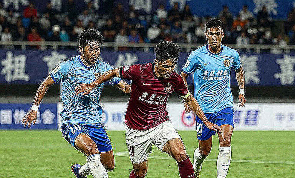 Kỳ chuyển nhượng V.League: Nhịp tiền, nhịp người và khoảng lặng giữa hai bản hợp đồng