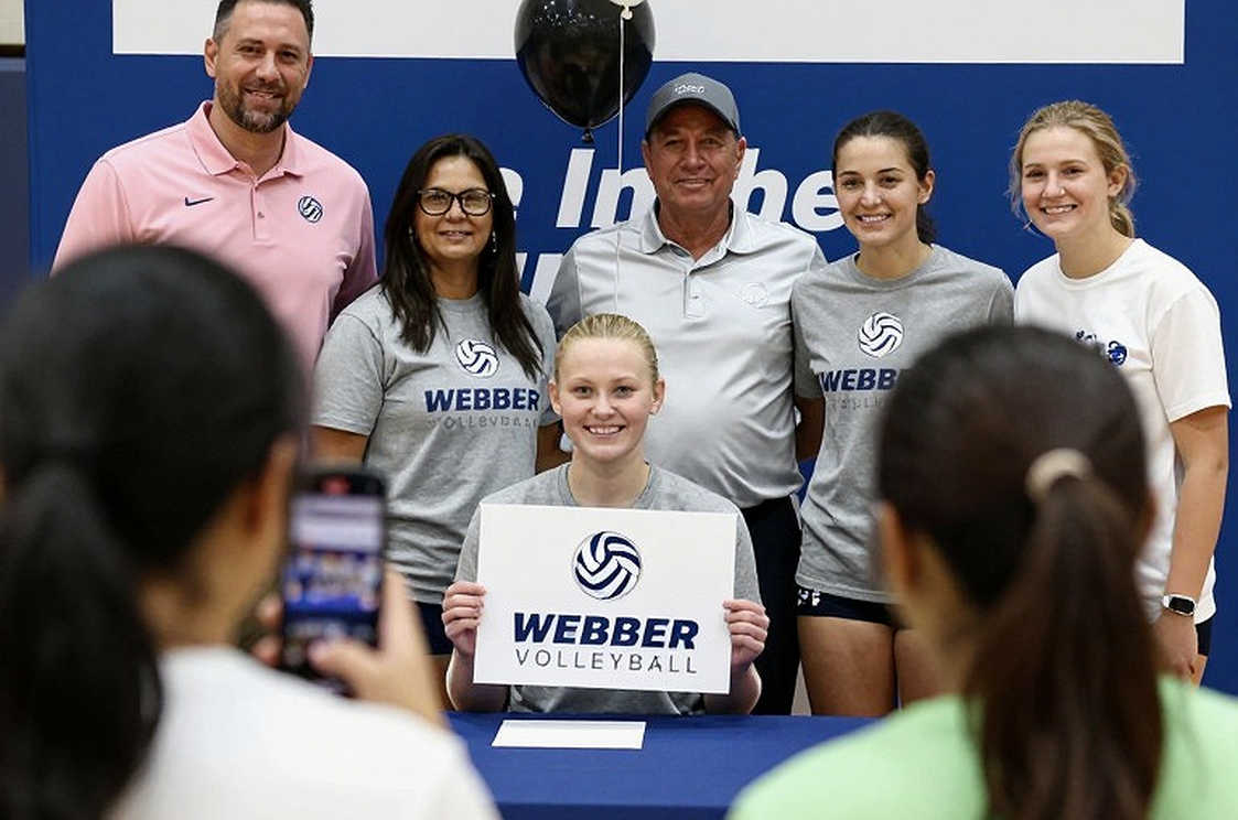 Nebraska quét sạch Creighton 3-0: 15.405 khán giả và một con số âm đáng sợ Nebraska quét sạch Creighton 3-0: 15.405 khán giả và một con số âm đáng sợ